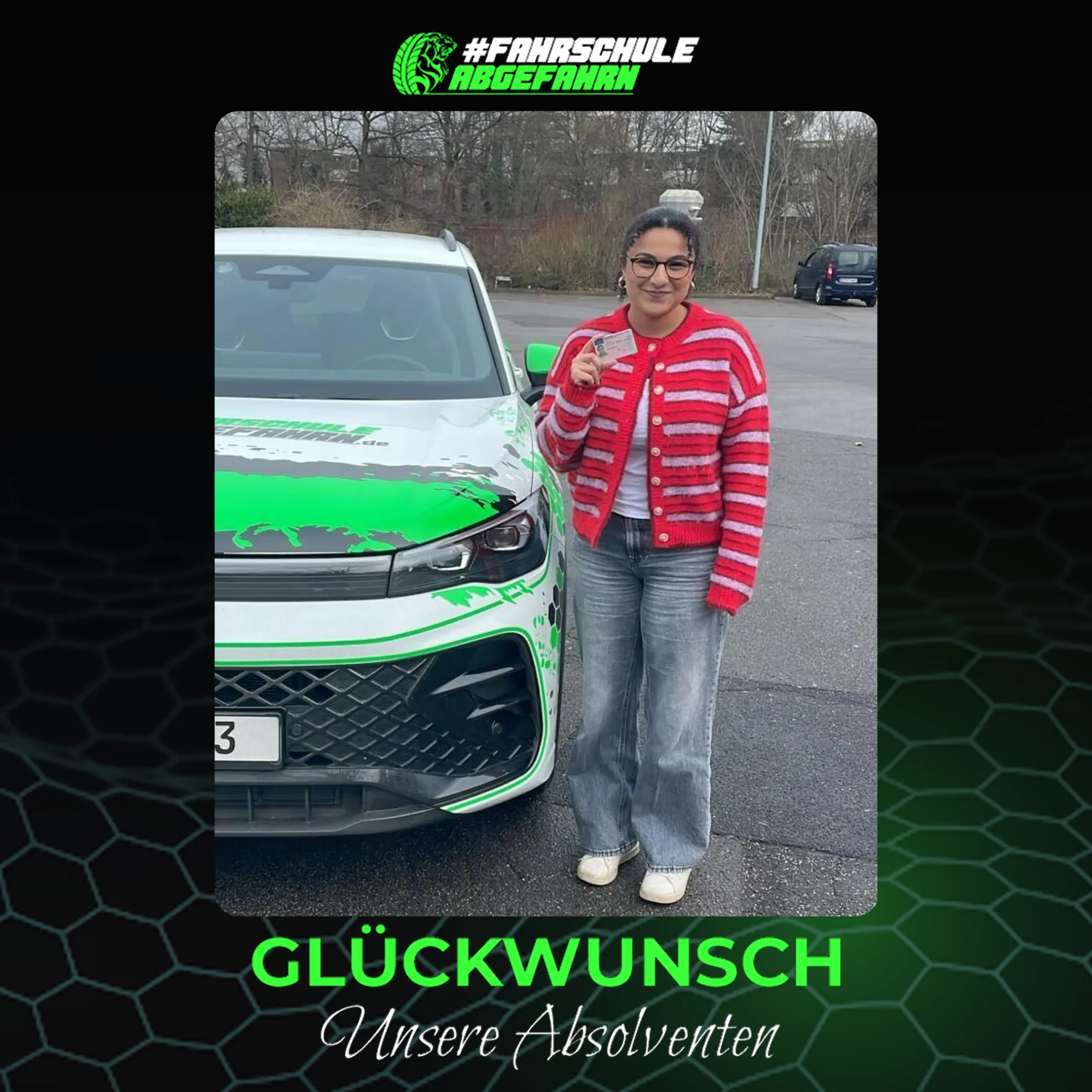 Fahrschülerin besteht Führerscheinklasse b