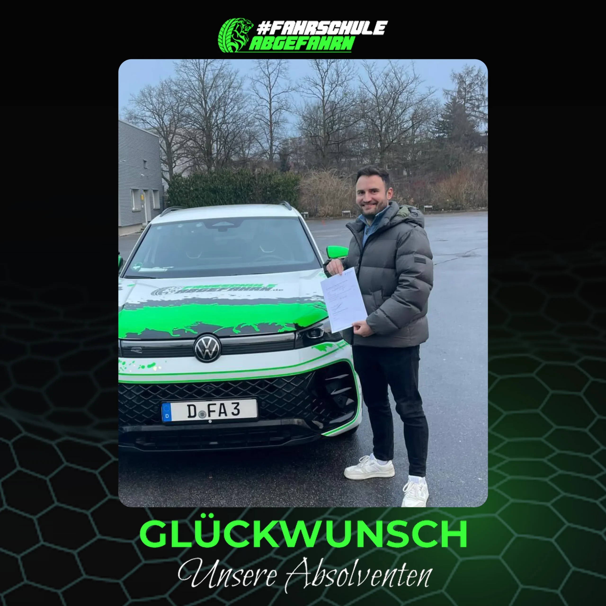 Fahrschüler besteht Führerscheinklasse b