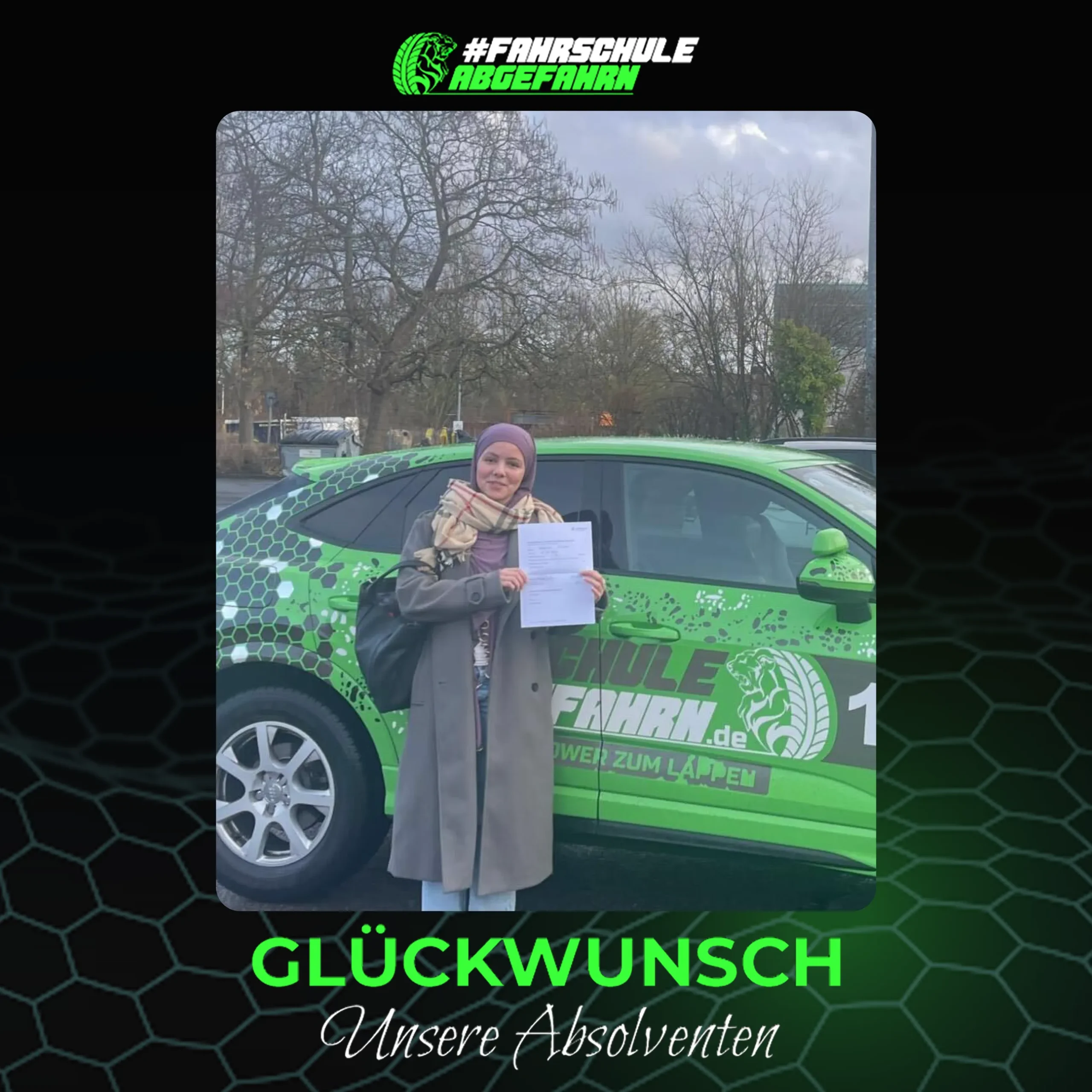 Fahrschülerin besteht Klasse B Führerschein