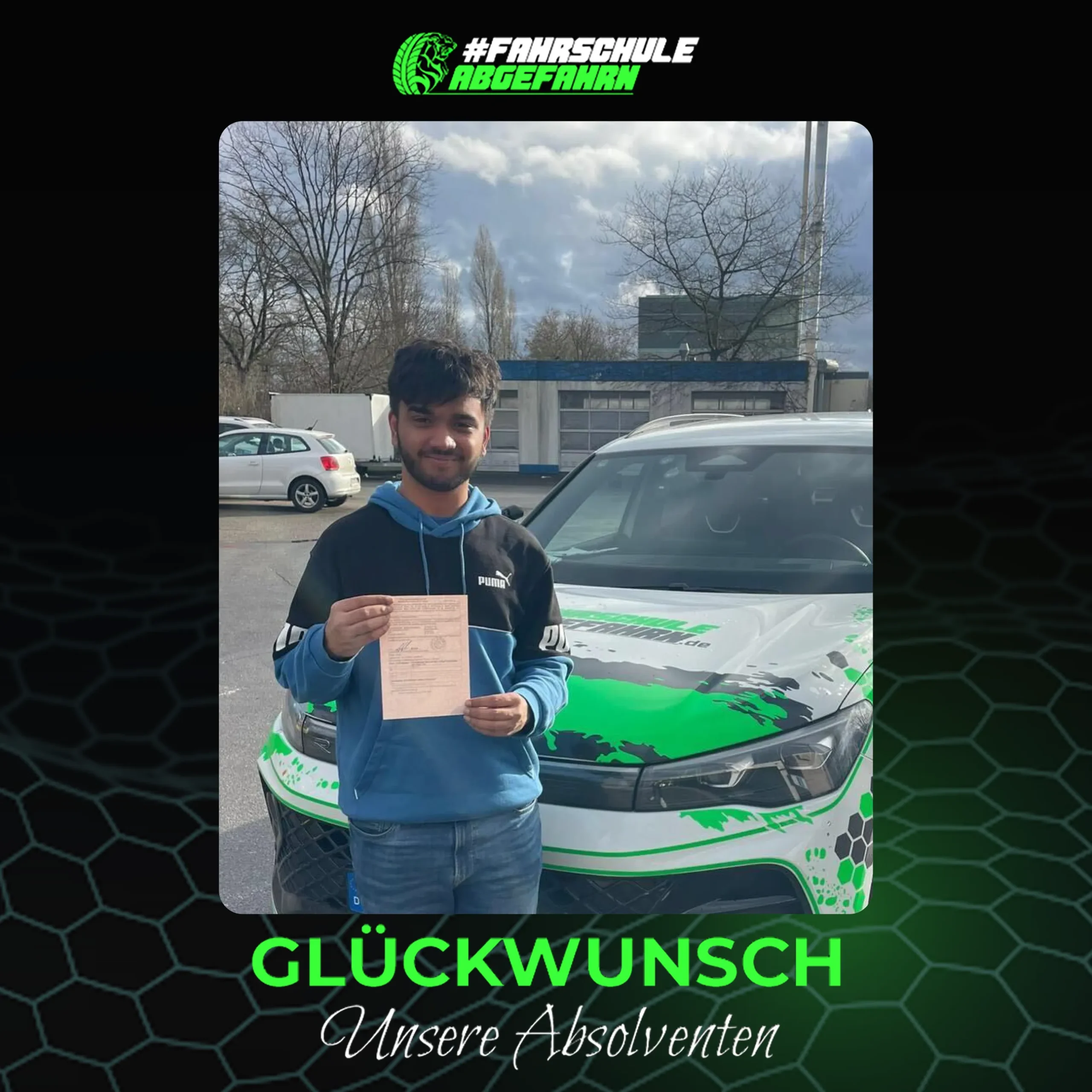 Schüler besteht Führerscheinklasse b